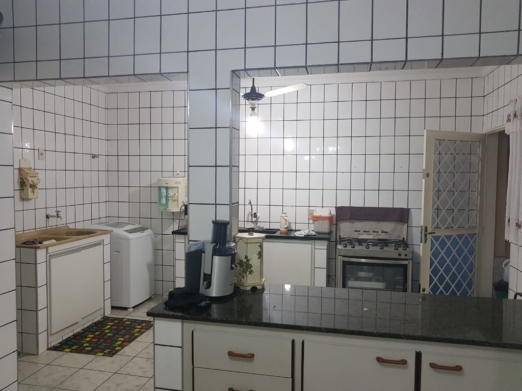 Casa à venda com 3 quartos, 140m² - Foto 1