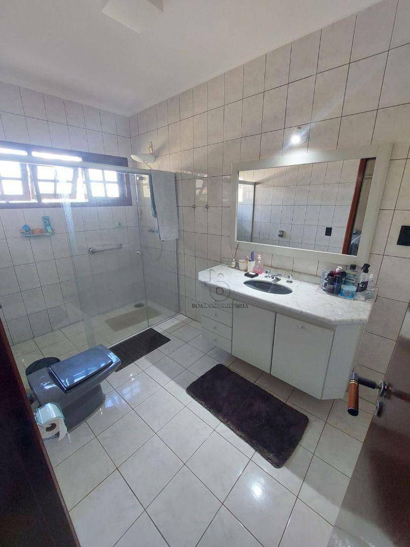 Casa de Condomínio para alugar com 4 quartos, 438m² - Foto 18