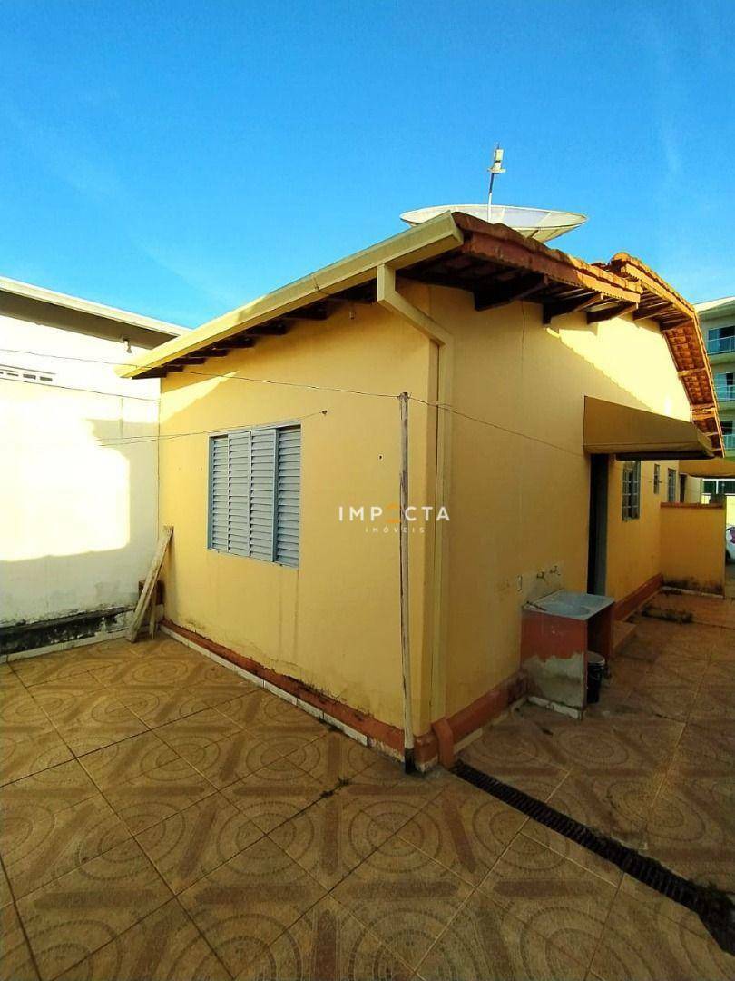 Casa à venda com 2 quartos, 75m² - Foto 1