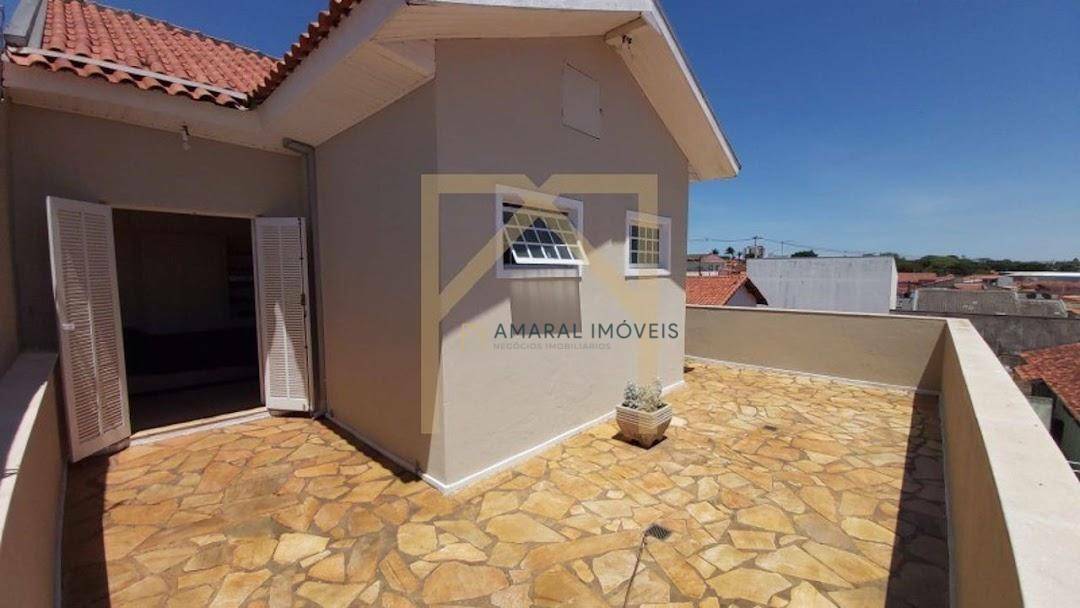 Casa à venda com 3 quartos, 234m² - Foto 2