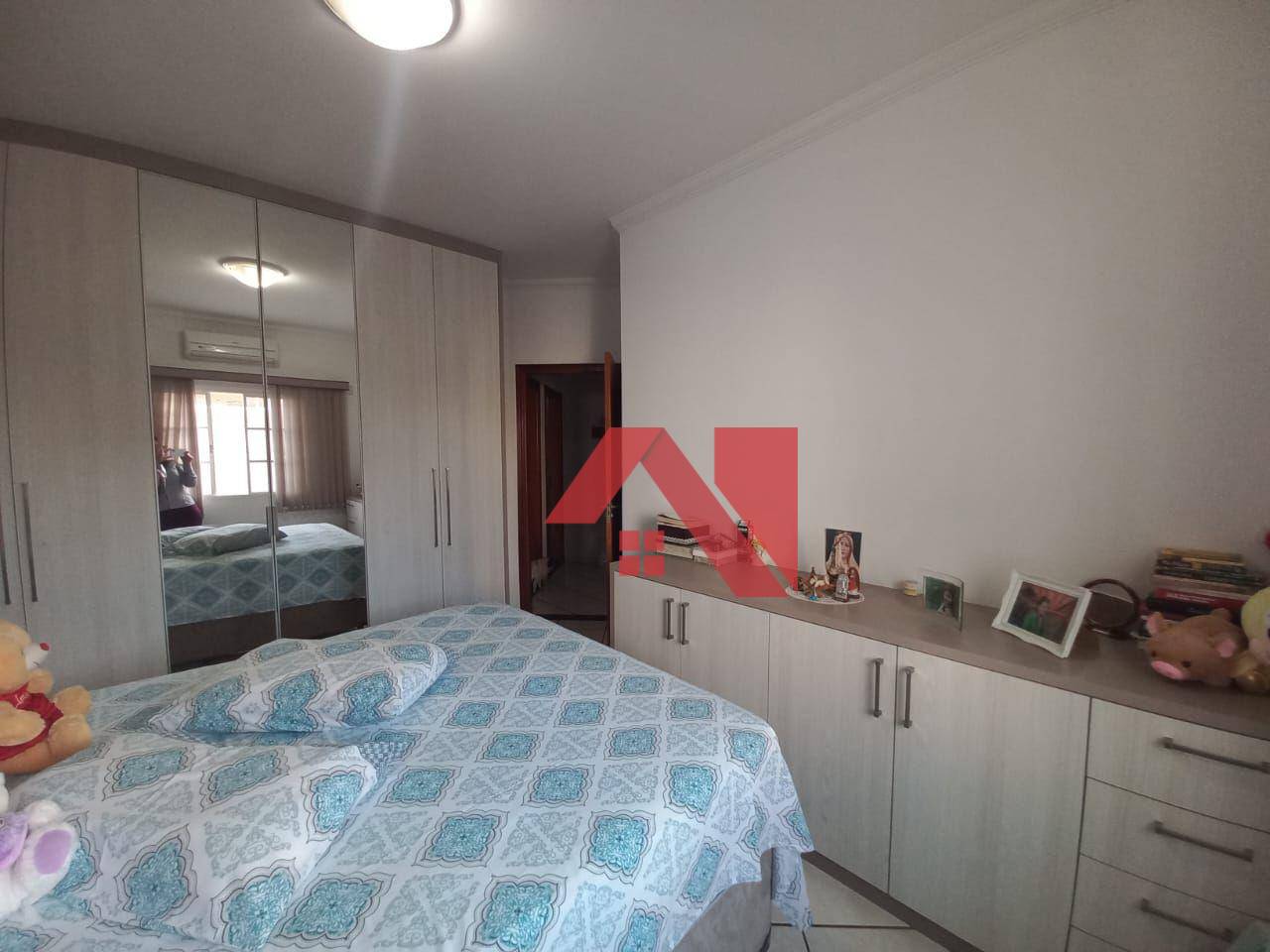 Casa à venda com 2 quartos, 140m² - Foto 2