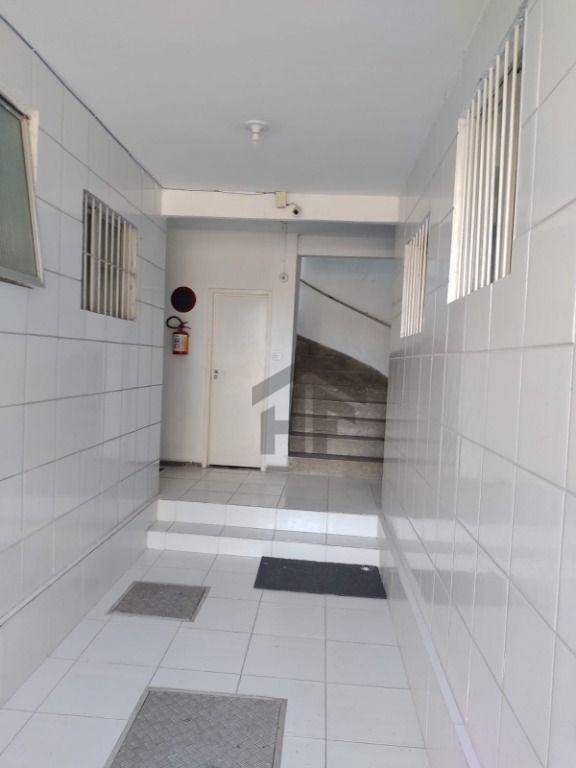 Apartamento à venda com 3 quartos, 70m² - Foto 4