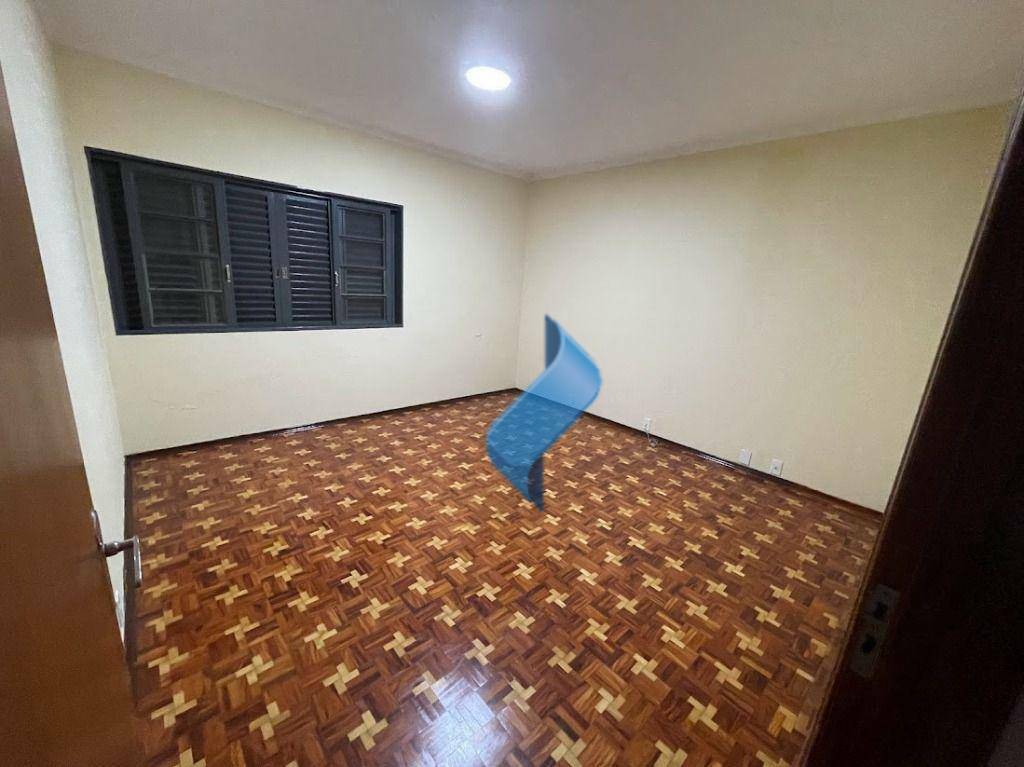 Casa para alugar com 6 quartos, 450m² - Foto 9