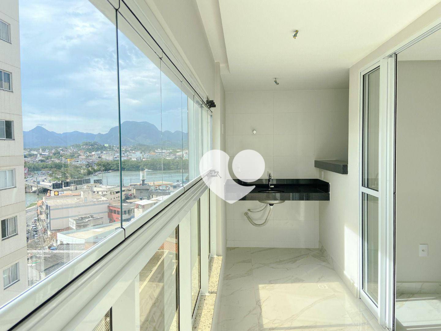 Apartamento à venda com 2 quartos, 65m² - Foto 1