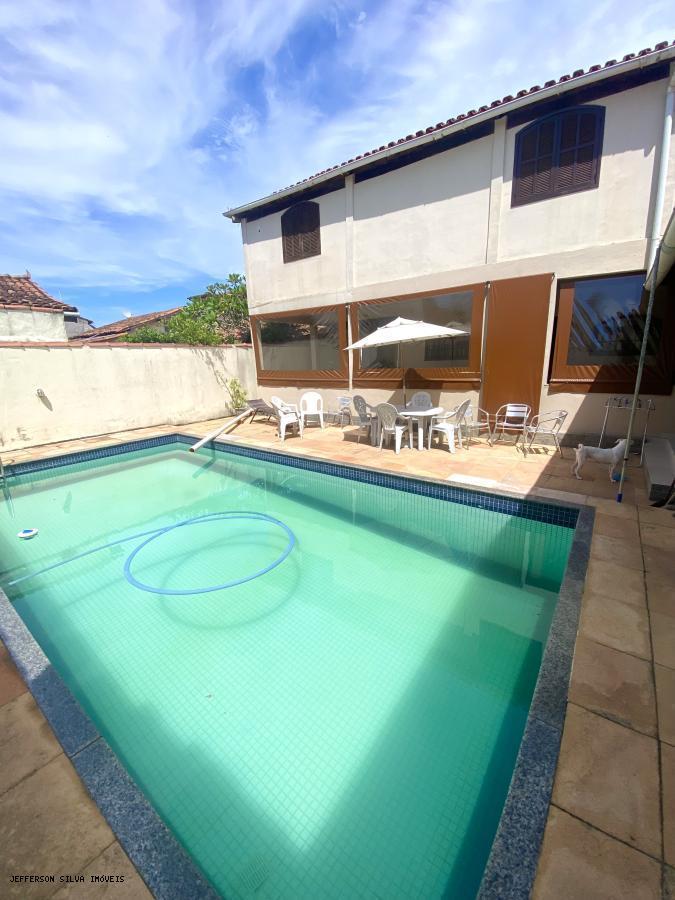 Casa de Condomínio à venda com 4 quartos, 272m² - Foto 1