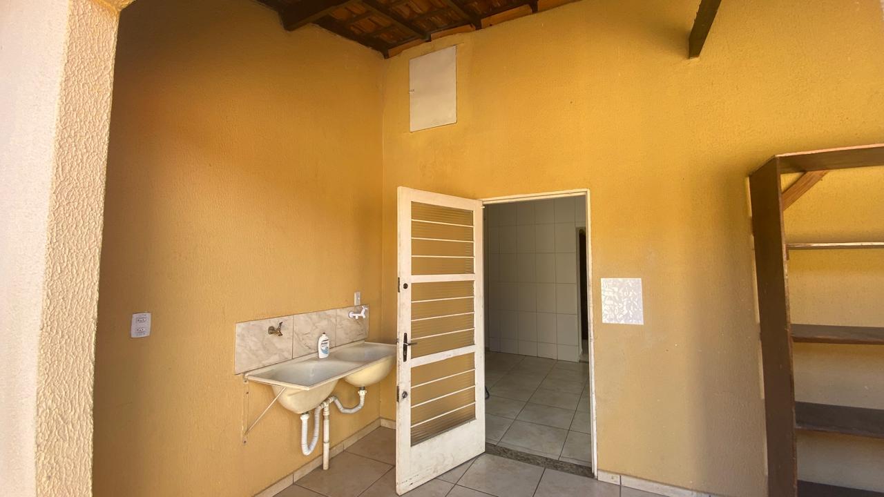 Casa para alugar com 4 quartos, 254m² - Foto 35