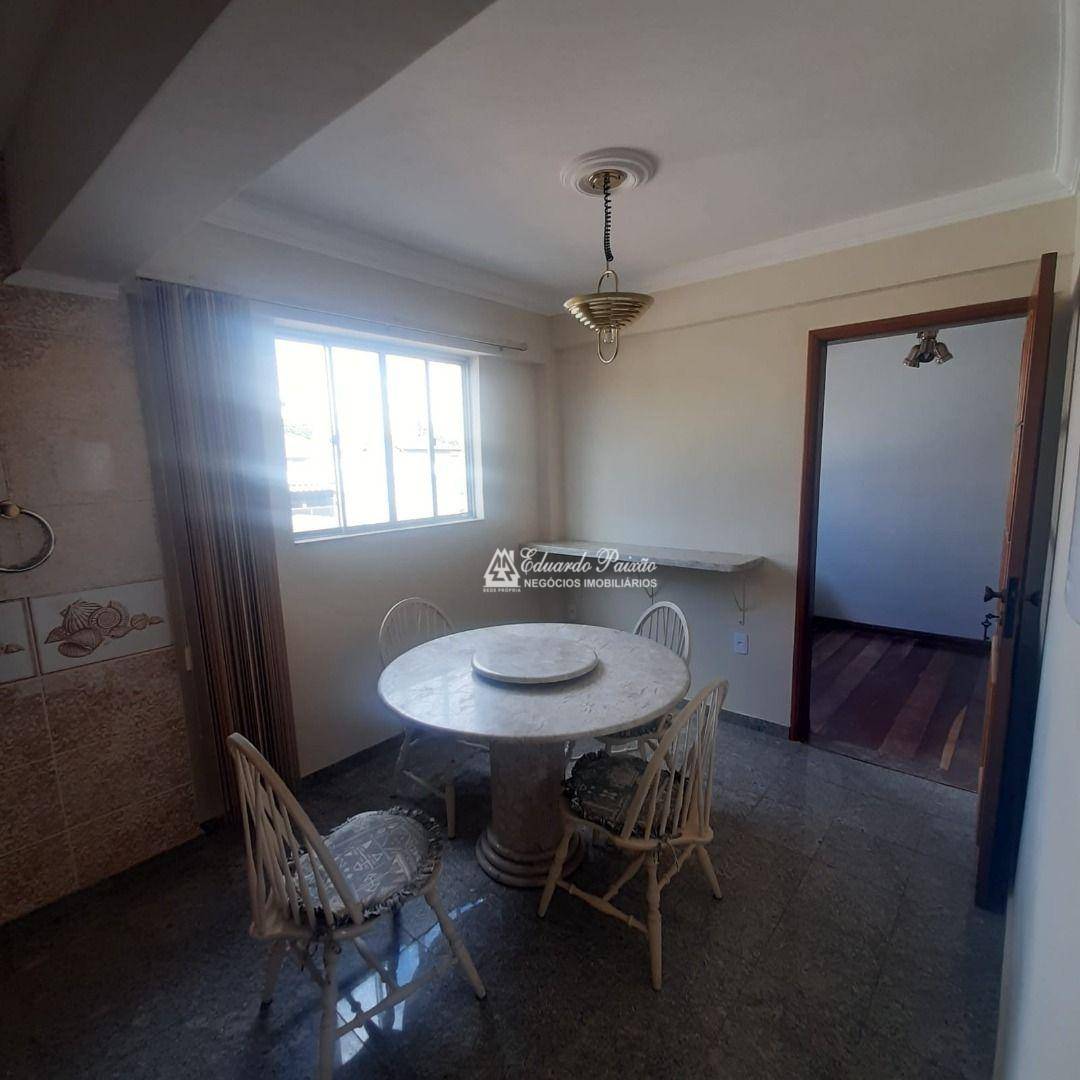 Apartamento para alugar com 3 quartos, 200m² - Foto 11