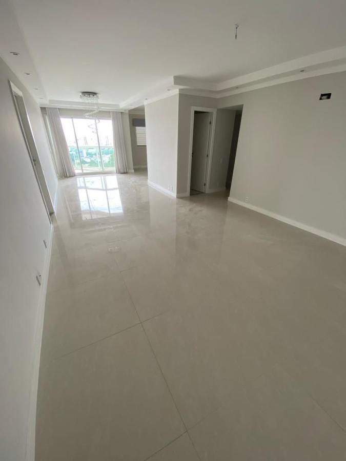 Apartamento à venda com 3 quartos, 135m² - Foto 4