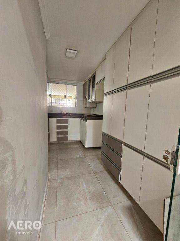 Casa, 4 quartos, 227 m² - Foto 2