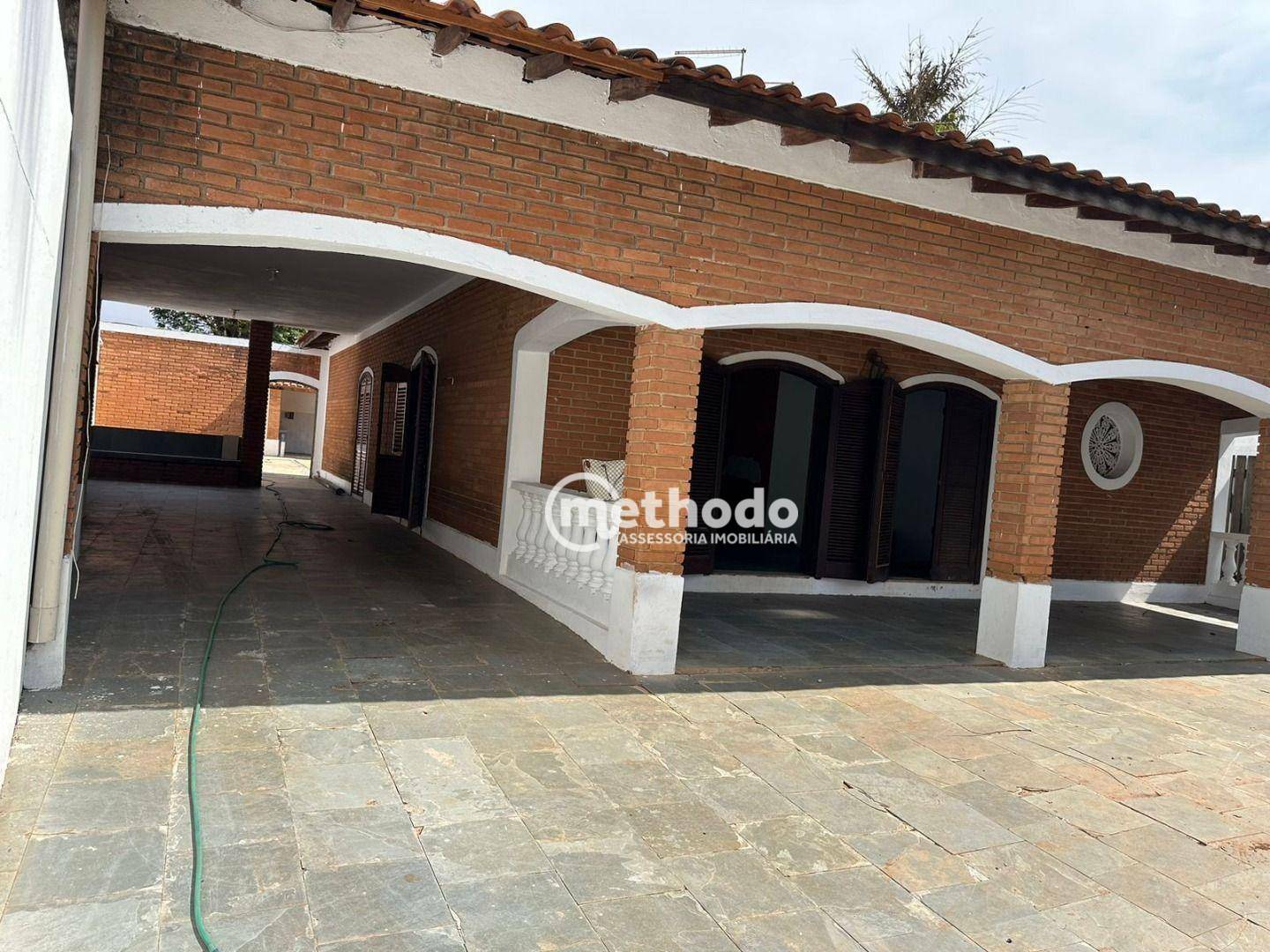 Casa para alugar com 3 quartos, 362m² - Foto 1