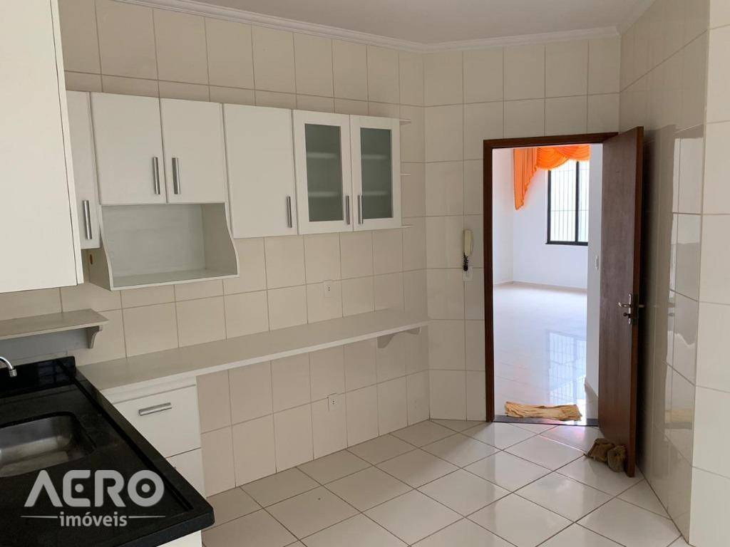 Casa à venda com 4 quartos, 215m² - Foto 22