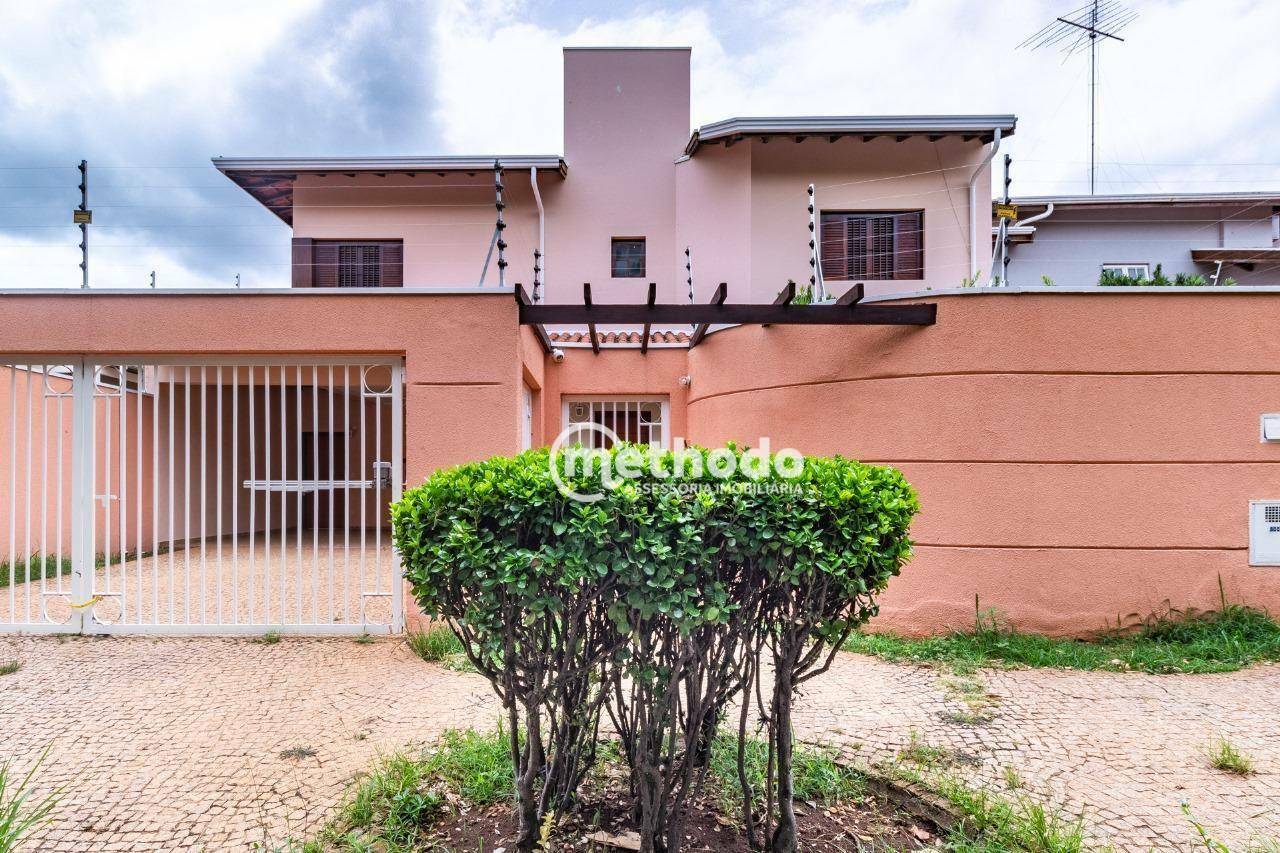 Casa à venda com 4 quartos, 268m² - Foto 1