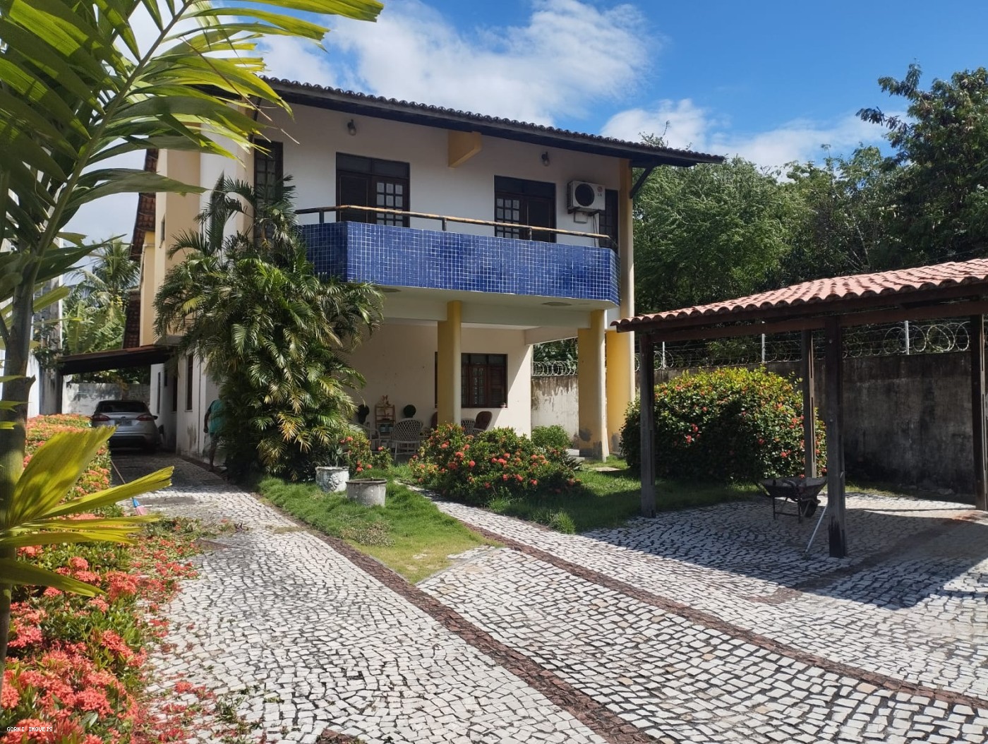 Casa à venda com 3 quartos, 313m² - Foto 1