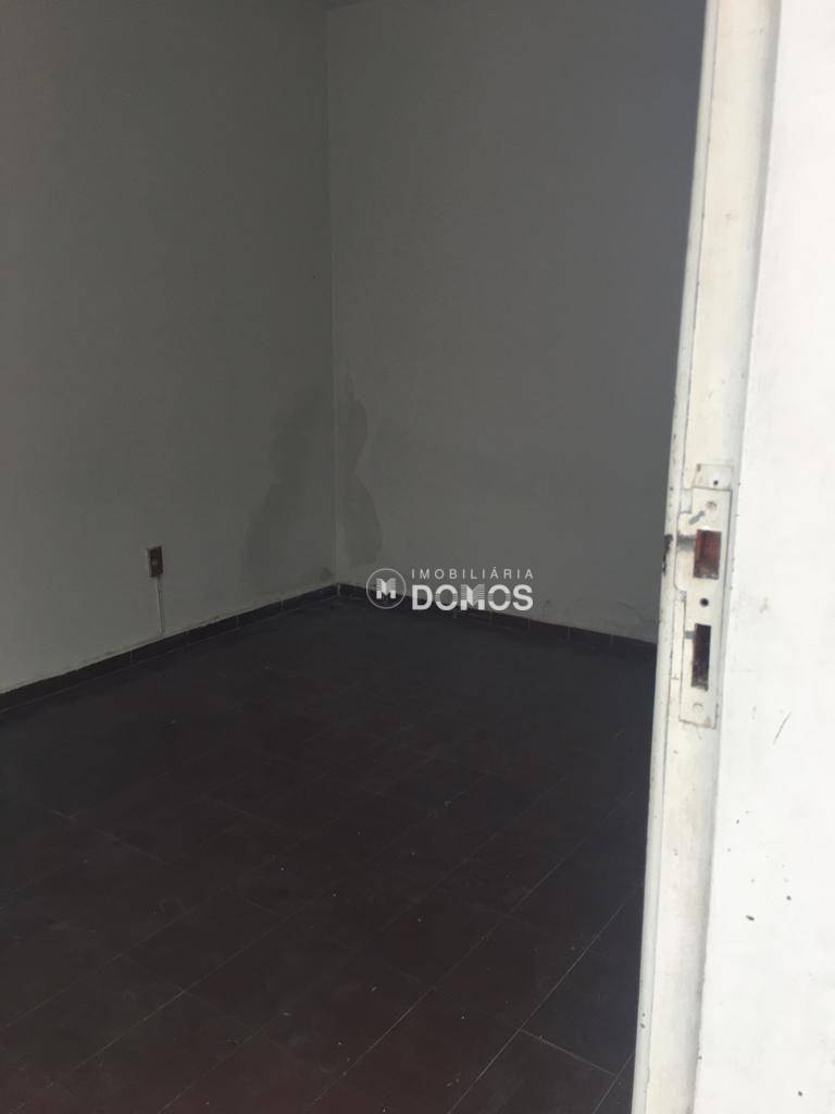 Casa para alugar com 3 quartos, 200m² - Foto 4