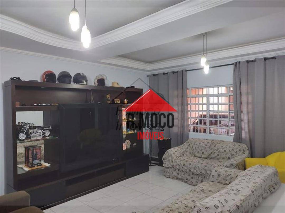 Sobrado à venda com 5 quartos, 240m² - Foto 1