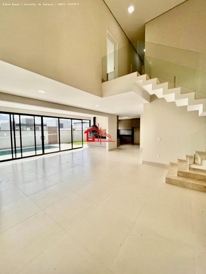 Casa de Condomínio à venda com 4 quartos, 315m² - Foto 1