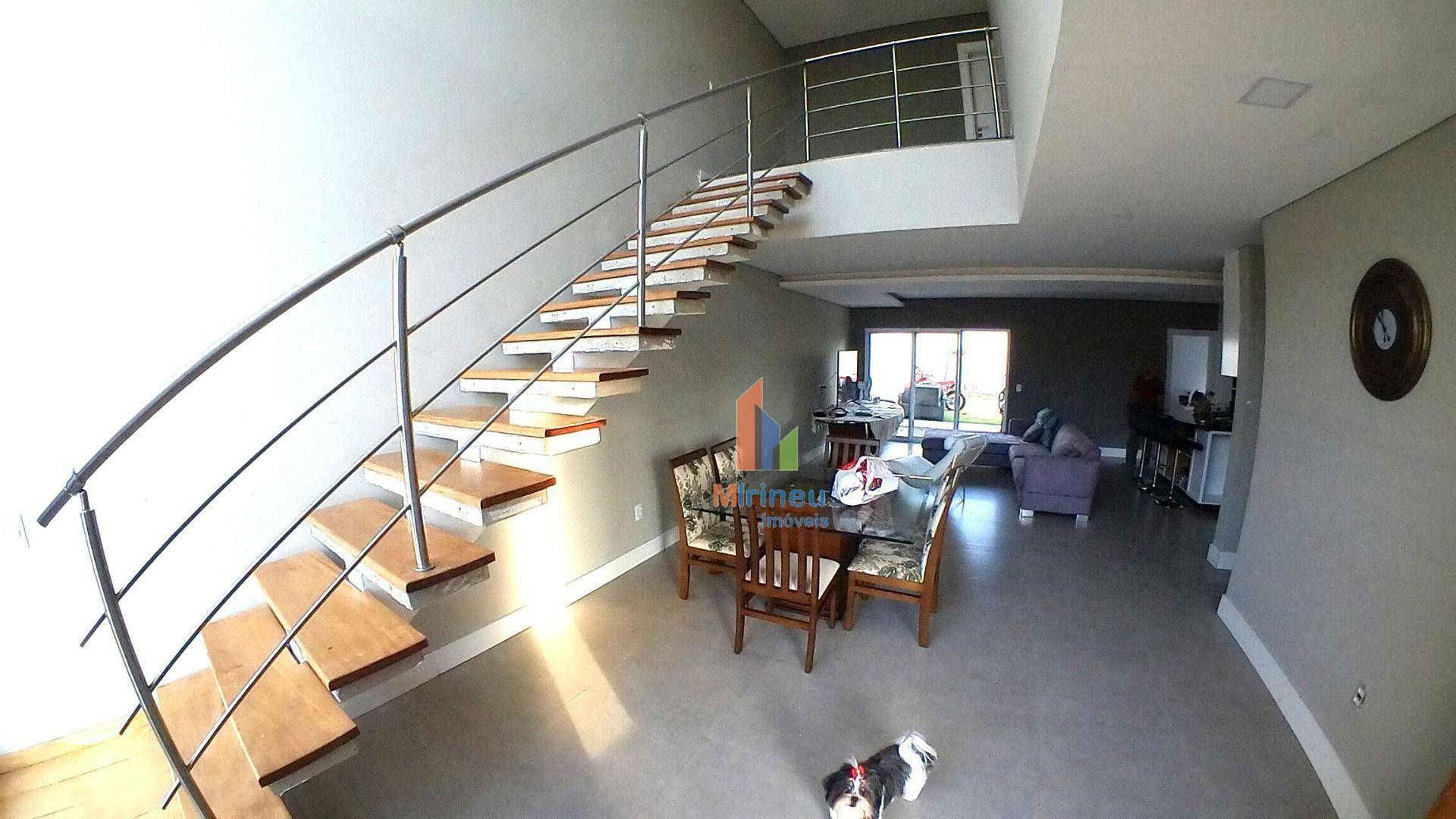 Casa de Condomínio à venda com 4 quartos, 195m² - Foto 1