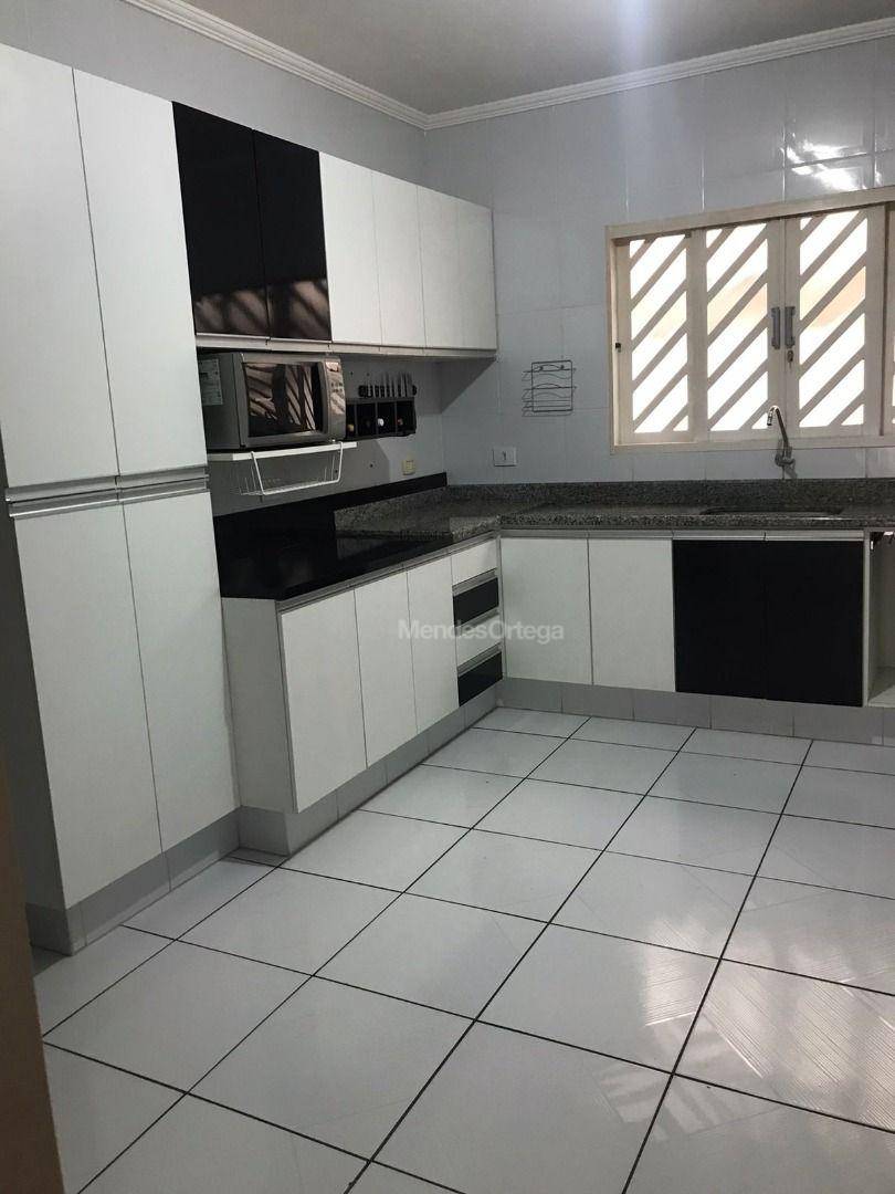 Casa à venda com 5 quartos, 182m² - Foto 5