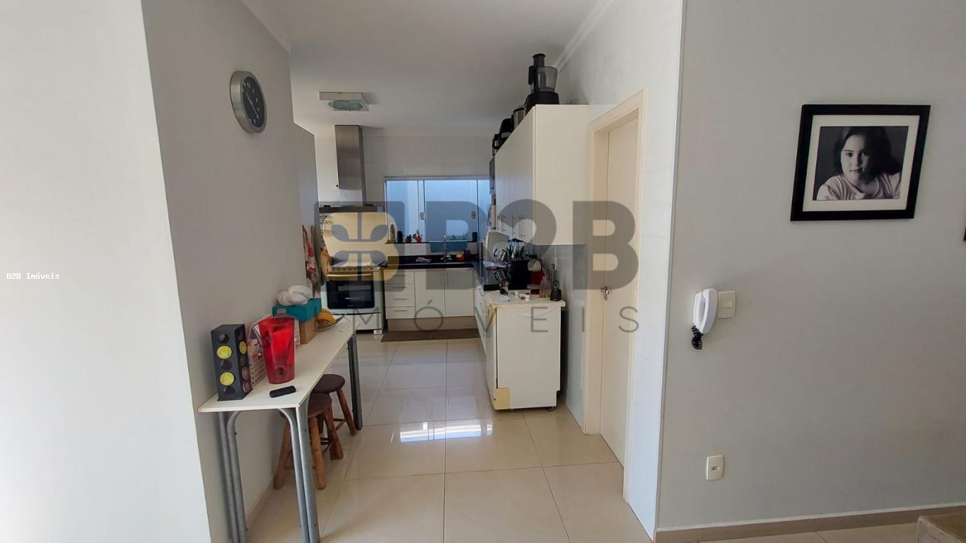 Casa de Condomínio à venda com 3 quartos, 204m² - Foto 11