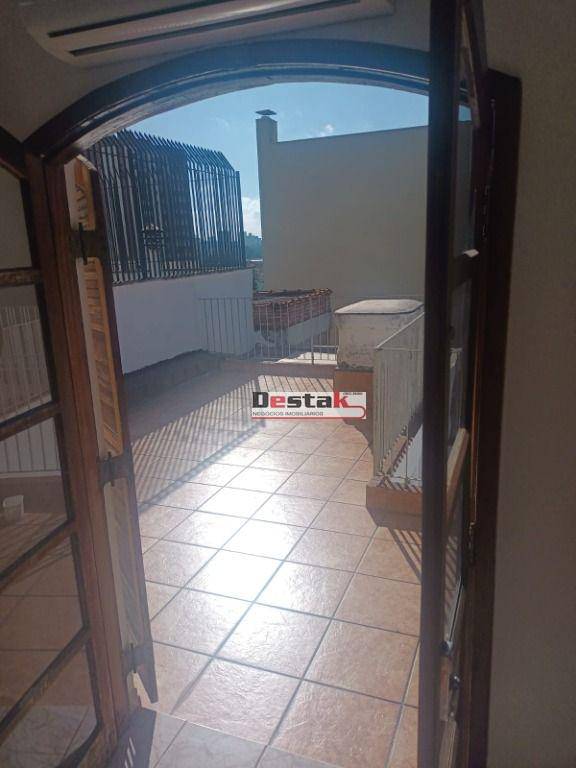 Sobrado para alugar com 3 quartos, 320m² - Foto 13