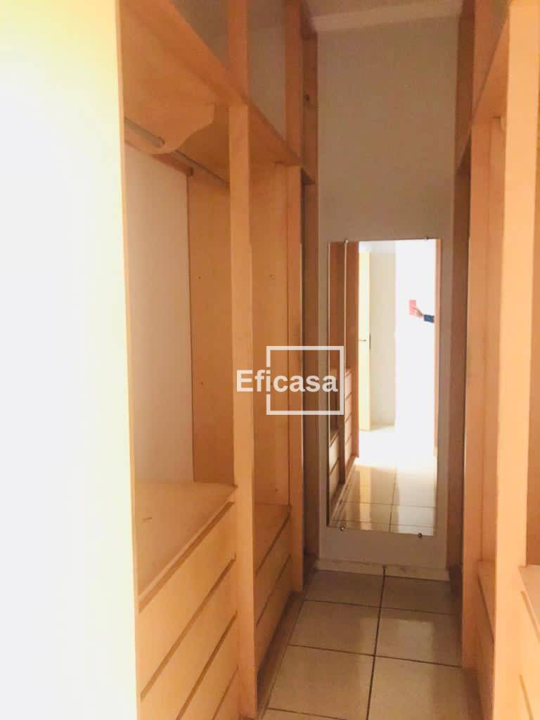 Casa à venda com 4 quartos, 240m² - Foto 14