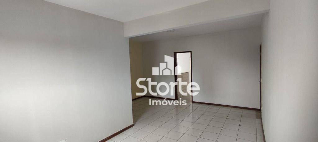 Apartamento à venda com 3 quartos, 128m² - Foto 2