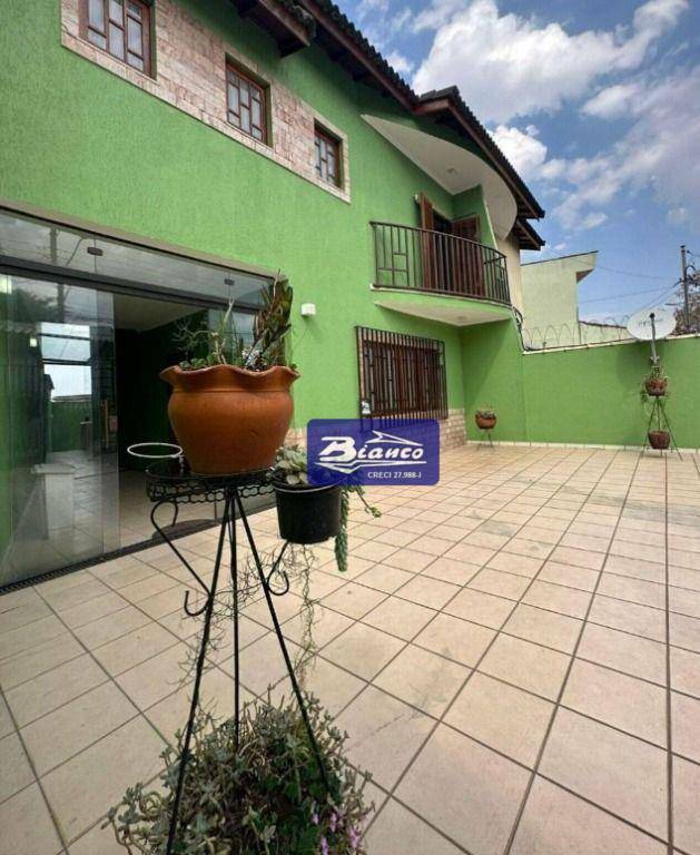 Sobrado à venda com 3 quartos, 190m² - Foto 1