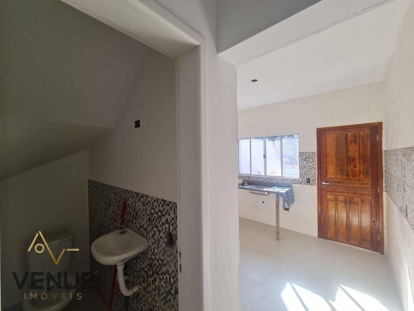 Casa à venda com 2 quartos, 70m² - Foto 4