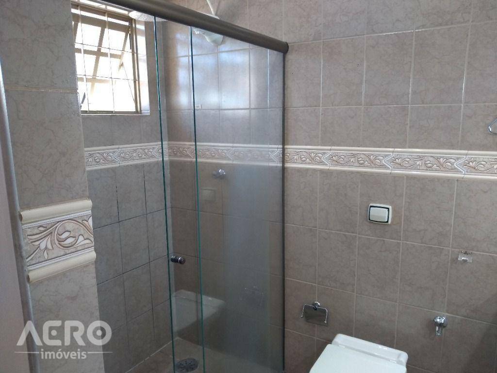 Casa à venda com 3 quartos, 218m² - Foto 24