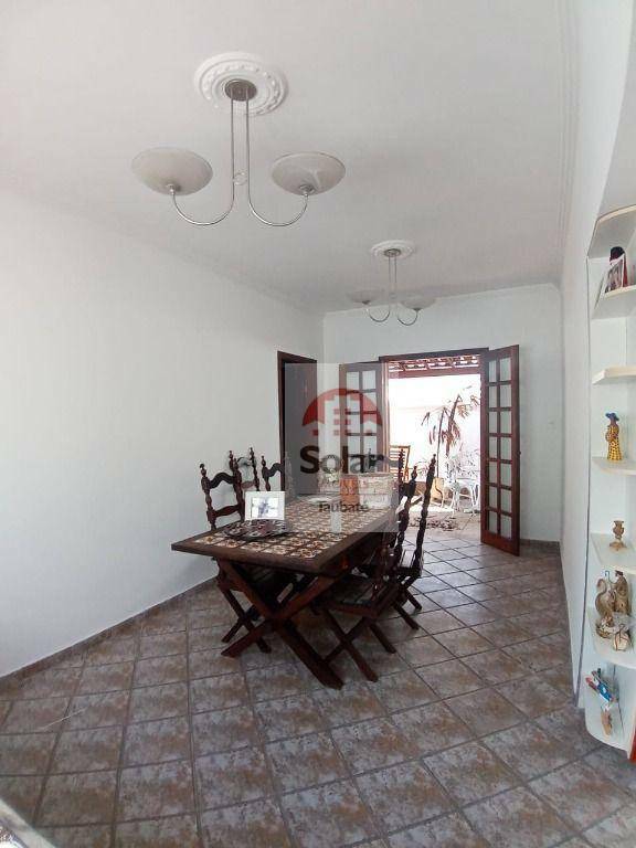 Casa à venda com 3 quartos, 210m² - Foto 2