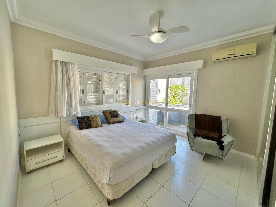 Casa de Condomínio à venda com 4 quartos, 220m² - Foto 17