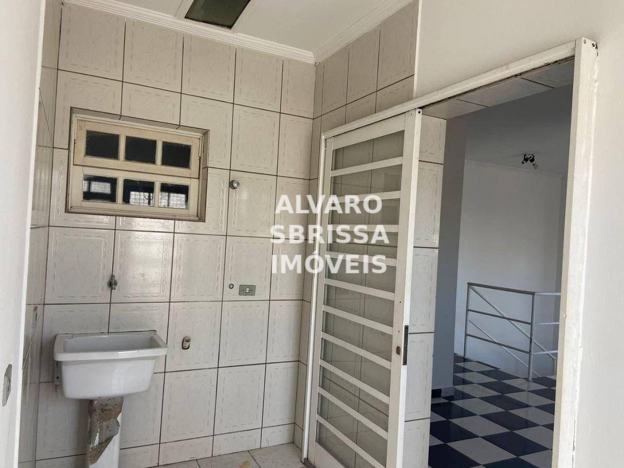 Casa à venda com 4 quartos, 230m² - Foto 7