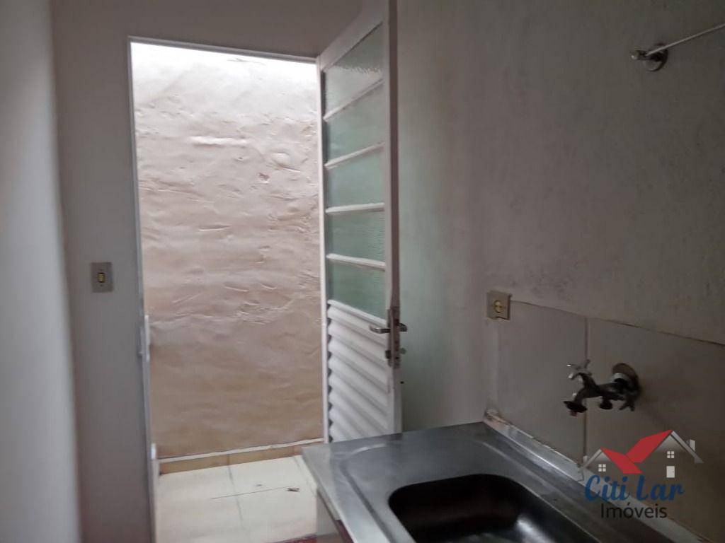 Casa para alugar com 1 quarto, 50m² - Foto 16