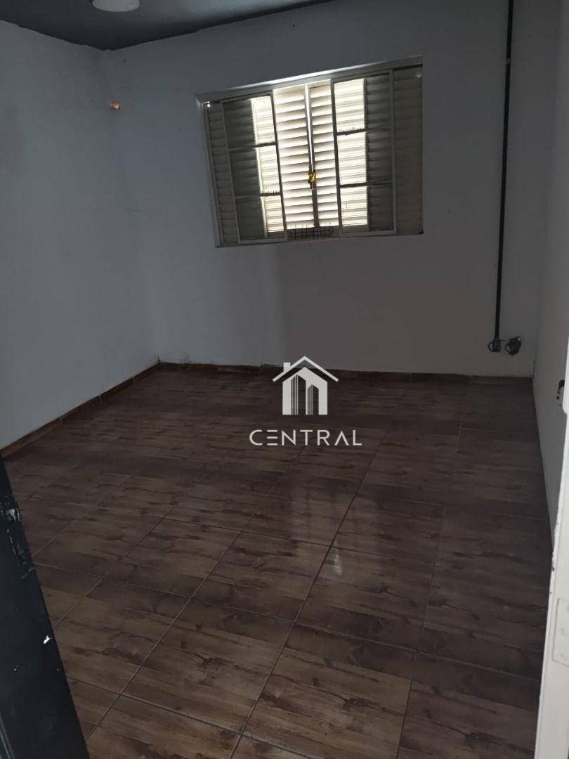 Casa à venda com 3 quartos, 100m² - Foto 4