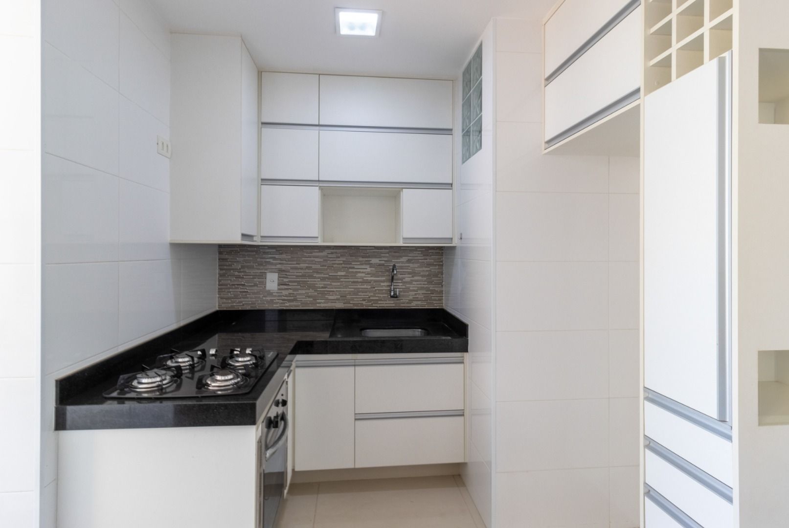 Apartamento à venda com 2 quartos, 63m² - Foto 21