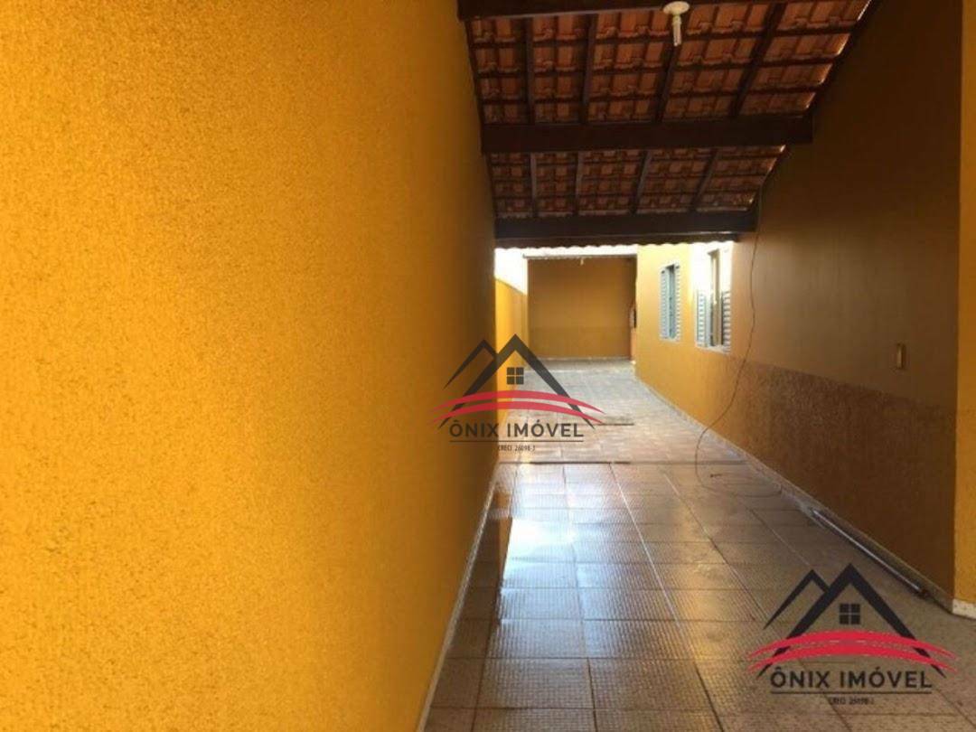 Casa à venda com 3 quartos, 170m² - Foto 2