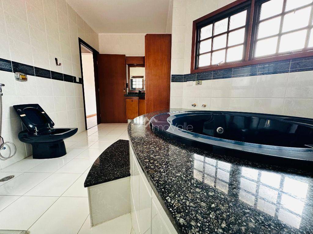 Casa de Condomínio para alugar com 4 quartos, 400m² - Foto 28