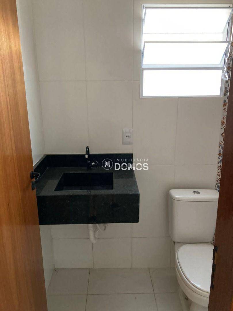 Casa à venda com 2 quartos, 57m² - Foto 4