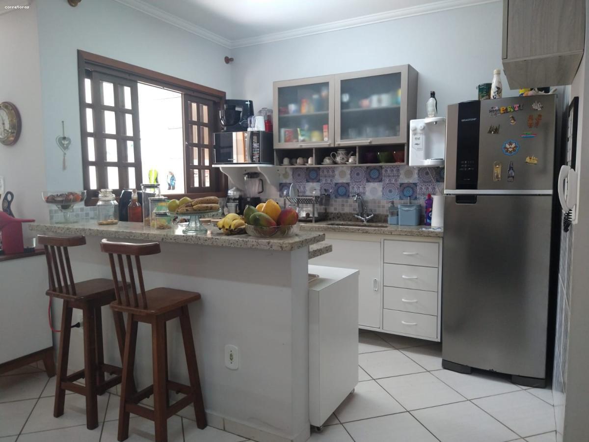 Sobrado à venda com 2 quartos, 120m² - Foto 2