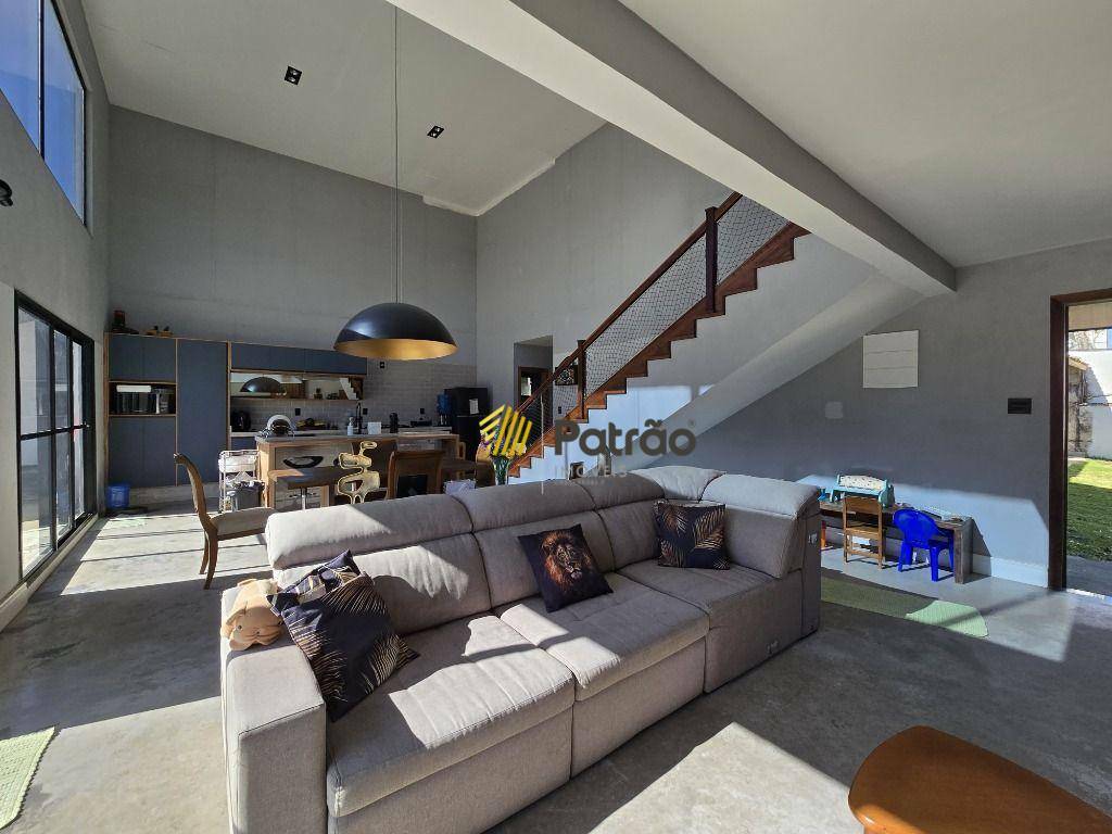 Casa de Condomínio à venda com 3 quartos, 435m² - Foto 1