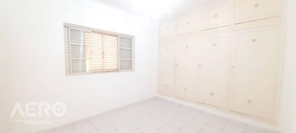 Casa para alugar com 3 quartos, 200m² - Foto 12