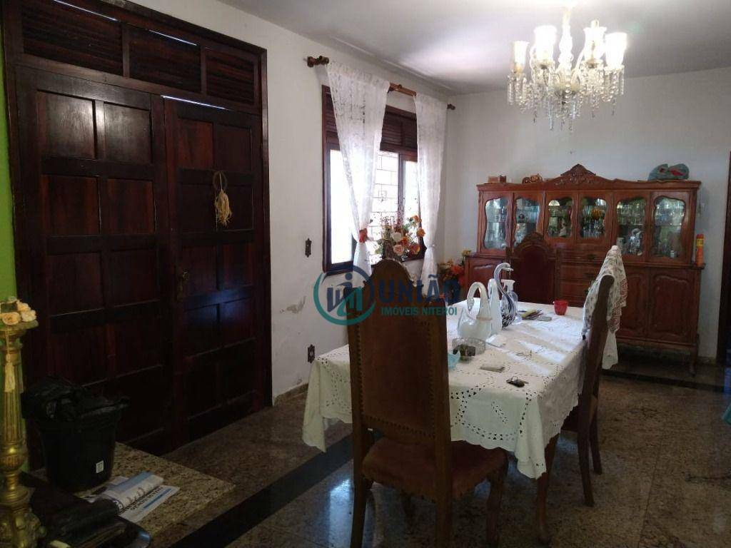 Casa à venda com 4 quartos, 208m² - Foto 1