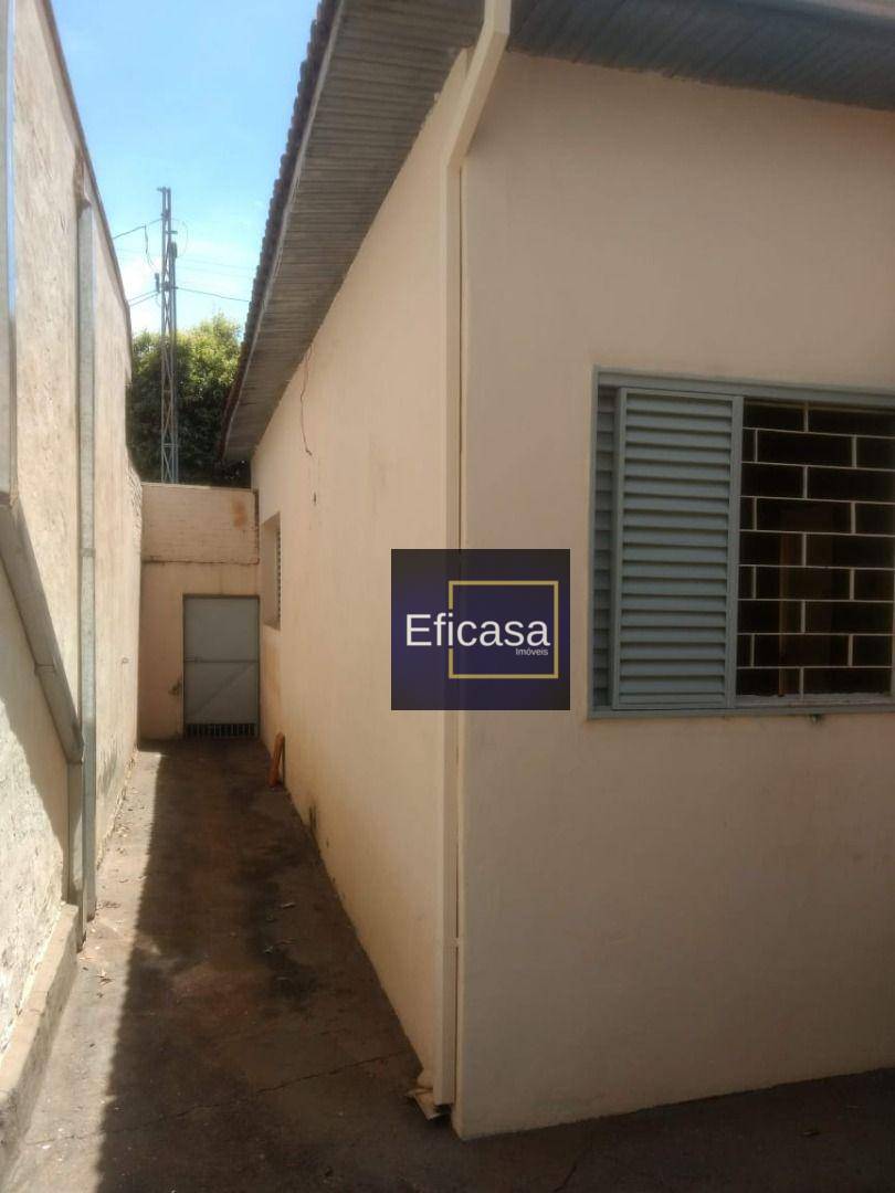 Casa à venda com 3 quartos, 150m² - Foto 1