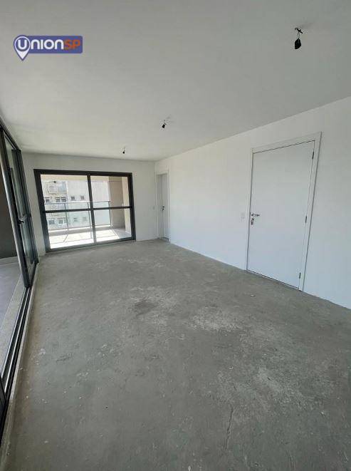 Apartamento à venda com 3 quartos, 157m² - Foto 2