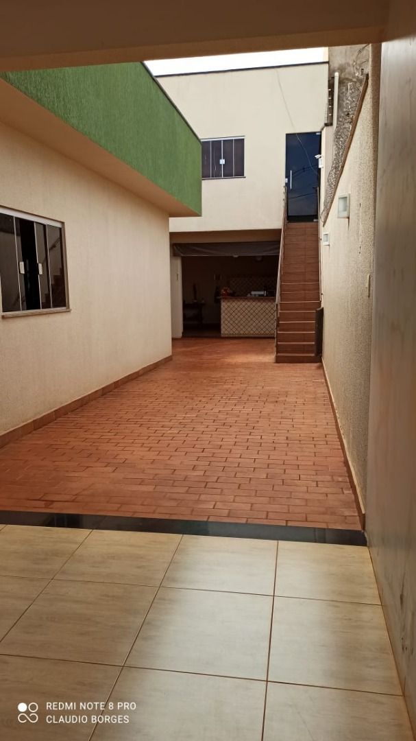 Casa à venda com 4 quartos, 226m² - Foto 2