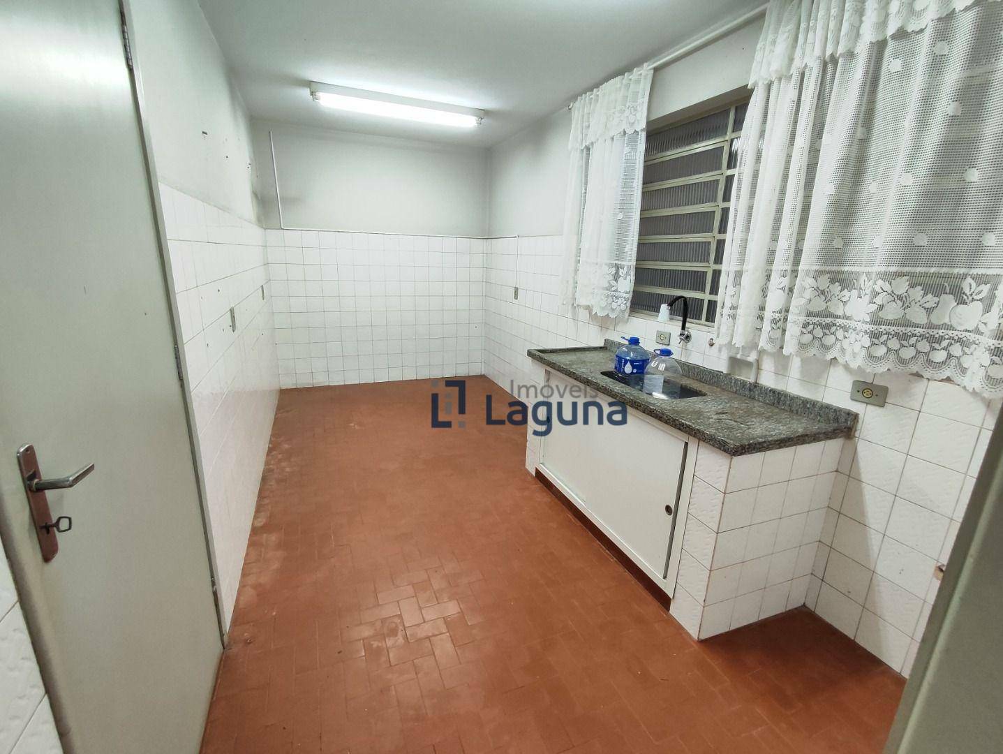 Casa para alugar com 3 quartos, 285m² - Foto 63