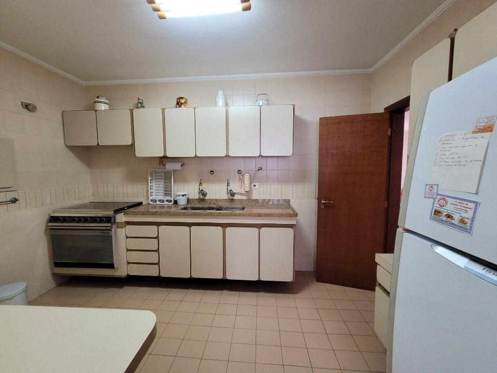 Apartamento à venda com 3 quartos, 140m² - Foto 17