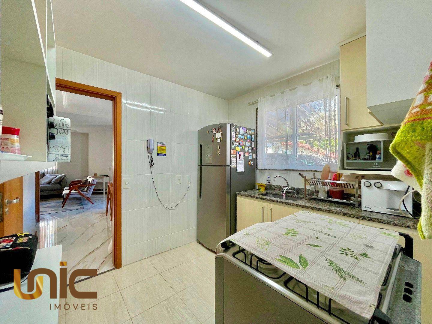 Casa de Condomínio à venda com 4 quartos, 258m² - Foto 9