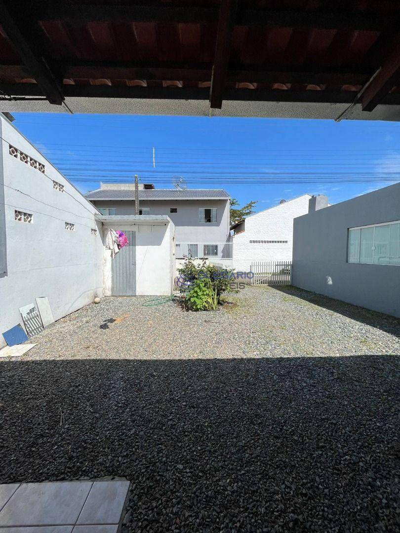 Casa à venda com 3 quartos, 93m² - Foto 4