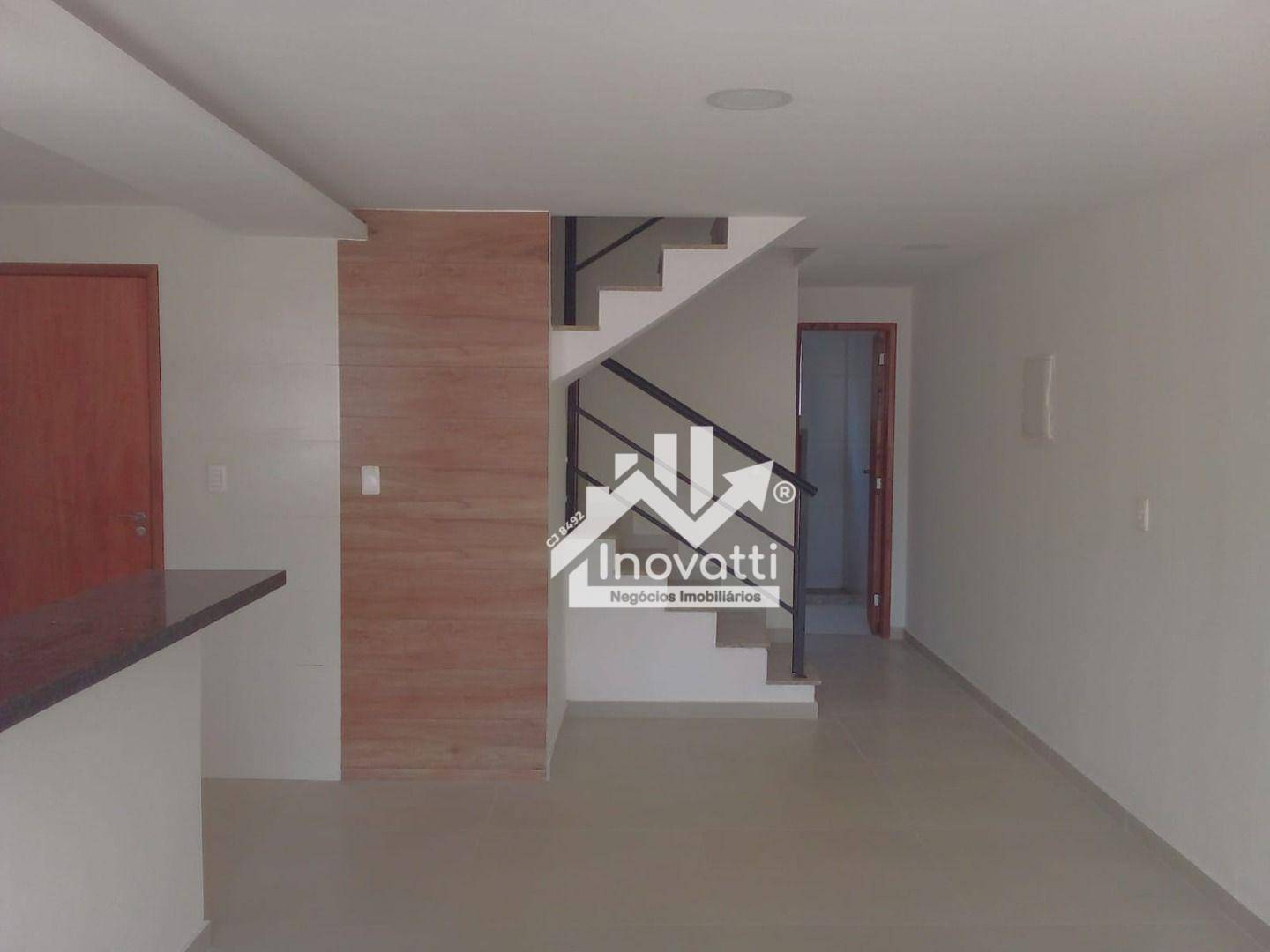 Casa à venda com 3 quartos, 100m² - Foto 4